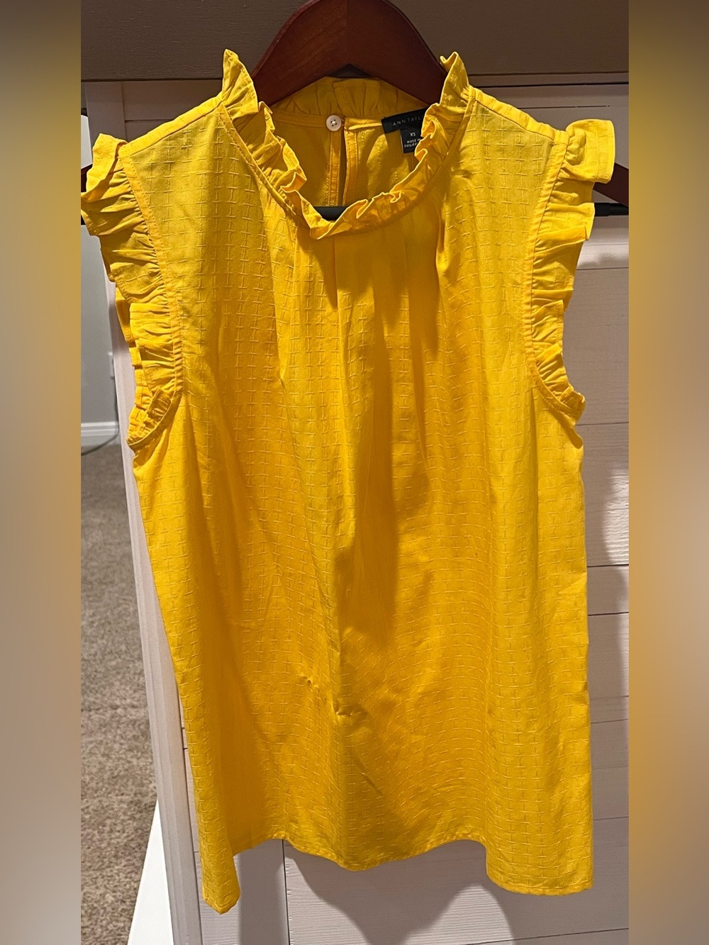 Ann Taylor Yellow high neck Sleeveless Blouse size XS NWT. 1726